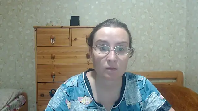 Snapshot of Smart_Rose chatting on 12/22/25, 04:37 Smart Rose online show from 12/22/25, 04:37