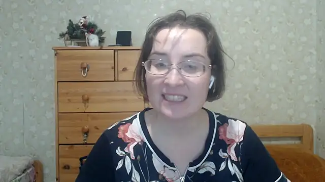 Snapshot of Smart_Rose chatting on 02/13/26, 01:40 Smart Rose online show from 02/13/26, 01:40