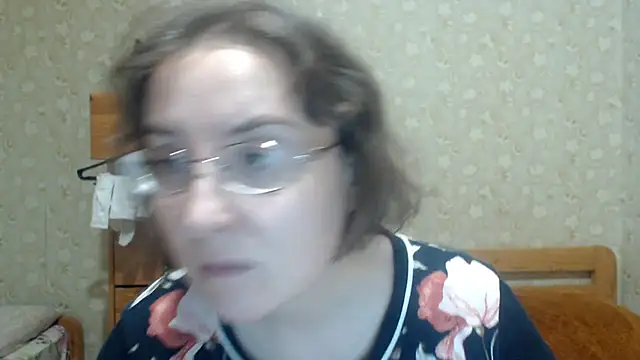 Snapshot of Smart_Rose chatting on 02/16/26, 01:02 Smart Rose online show from 02/16/26, 01:02