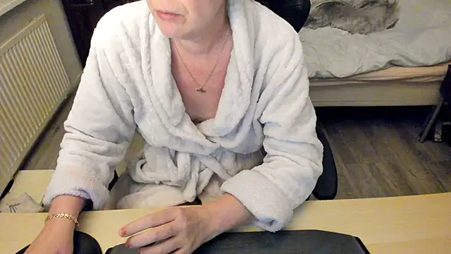 minoesje37 online show from 01/08/25, 08:50