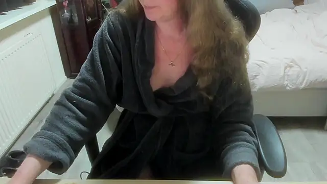 minoesje37 online show from 02/21/26, 08:32