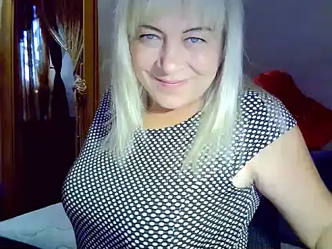 Snapshot of AgoniA7 chatting on 09/12/25, 04:01 AgoniA7 online show from 09/12/25, 04:01