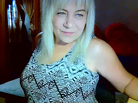 Snapshot of AgoniA7 chatting on 09/13/25, 04:12 AgoniA7 online show from 09/13/25, 04:12