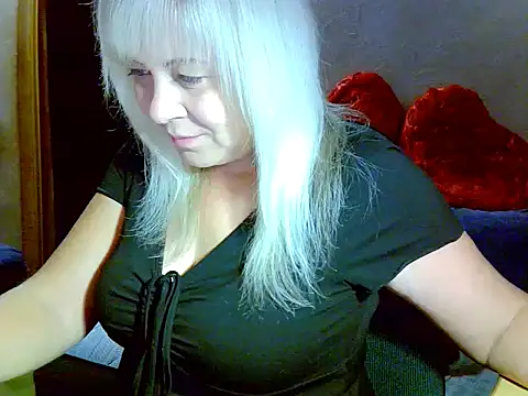 Snapshot of AgoniA7 chatting on 10/12/25, 04:06 AgoniA7 online show from 10/12/25, 04:06