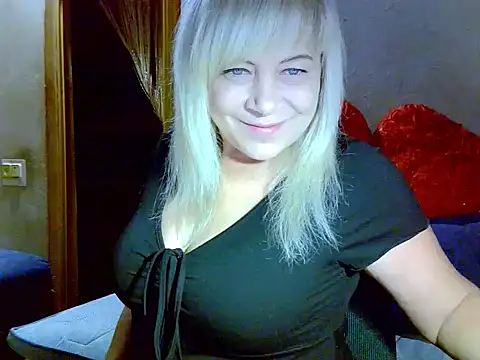 Snapshot of AgoniA7 chatting on 10/26/25, 01:22 AgoniA7 online show from 10/26/25, 01:22