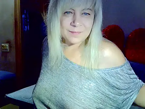 Snapshot of AgoniA7 chatting on 10/31/25, 04:35 AgoniA7 online show from 10/31/25, 04:35