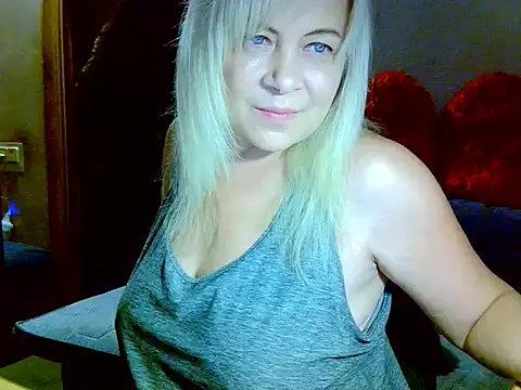 Snapshot of AgoniA7 chatting on 11/25/25, 08:09 AgoniA7 online show from 11/25/25, 08:09