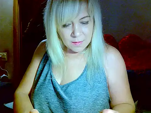 Snapshot of AgoniA7 chatting on 11/27/25, 04:42 AgoniA7 online show from 11/27/25, 04:42