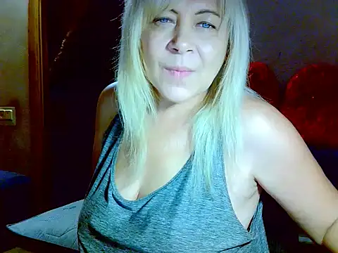 Snapshot of AgoniA7 chatting on 11/28/25, 04:48 AgoniA7 online show from 11/28/25, 04:48