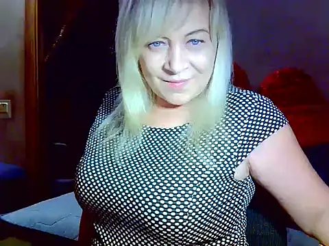 Snapshot of AgoniA7 chatting on 12/14/25, 04:34 AgoniA7 online show from 12/14/25, 04:34