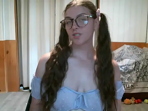 Snapshot of katie_kitten38 chatting on 06/18/26, 04:55 katie kitten38 online show from 06/18/26, 04:55