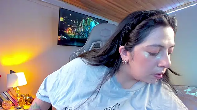 coraline latin online show from 02/04/25, 10:24