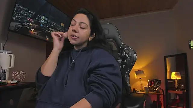 coraline latin online show from 02/16/25, 10:32