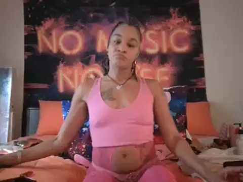 Snapshot of EnticingAaliyah chatting on 12/12/24, 04:21 EnticingAaliyah online show from 12/12/24, 04:21