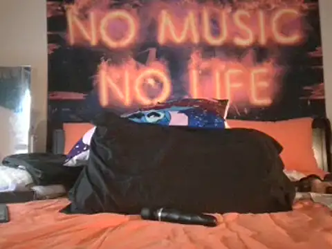 Snapshot of EnticingAaliyah chatting on 02/16/25, 08:00 EnticingAaliyah online show from 02/16/25, 08:00