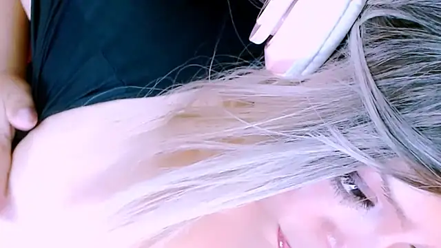 Honey Lucy1 online show from 04/22/26, 02:47