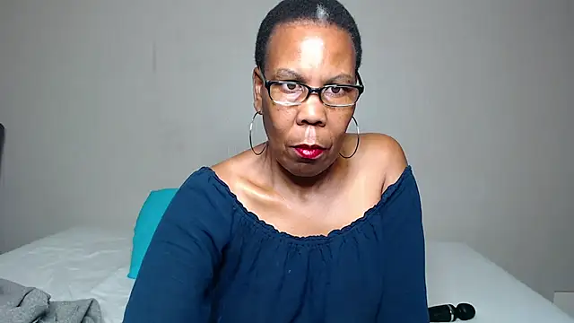 Snapshot of SuperNova40 chatting on 01/03/25, 05:28 SuperNova40 online show from 01/03/25, 05:28