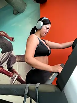 Carolina Novoa online show from 10/11/25, 02:37