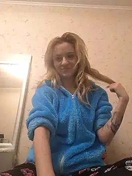 YogisticJuli666 online show from 12/11/24, 05:43