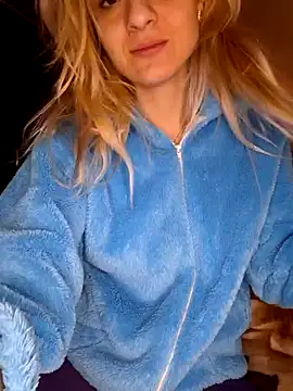 YogisticJuli666 online show from 01/06/25, 06:03