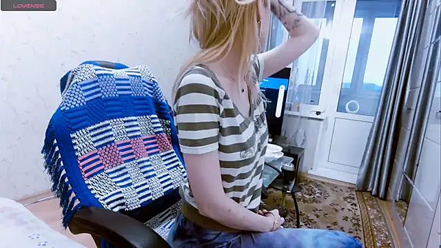 YogisticJuli666 online show from 01/10/25, 06:53