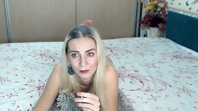 Snapshot of MirabelaSweet chatting on 12/19/24, 03:30 MirabelaSweet online show from 12/19/24, 03:30