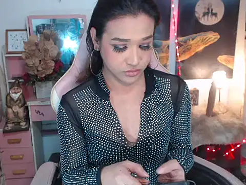 Snapshot of AsianMariaTs chatting on 10/24/25, 02:35 AsianMariaTs online show from 10/24/25, 02:35