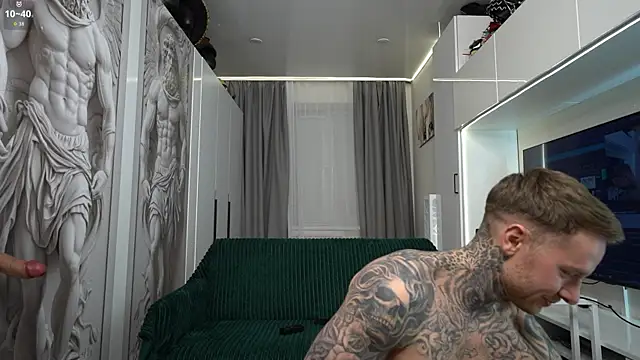 Snapshot of NickHOWLEN chatting on 11/23/25, 03:01 NickHOWLEN online show from 11/23/25, 03:01