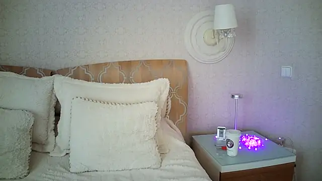 Luna Hoty online show from 03/07/25, 11:40