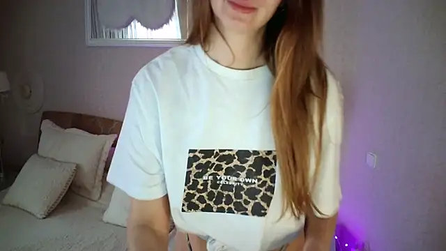 Luna Hoty online show from 03/10/25, 07:32