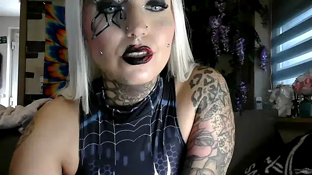 RoxxyInk online show from 10/31/25, 11:11