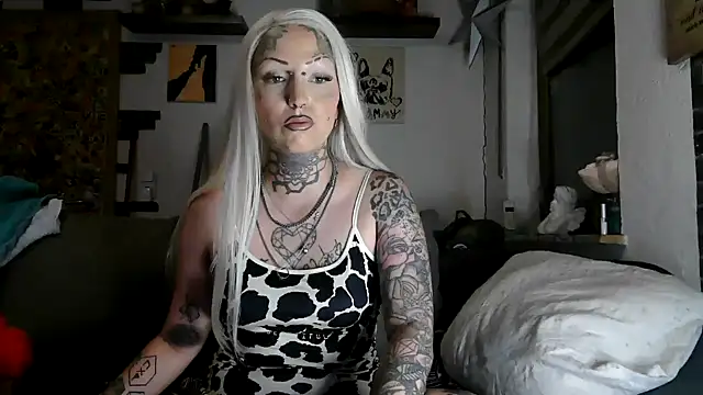 Snapshot of RoxxyInk chatting on 07/01/26, 10:31 RoxxyInk online show from 07/01/26, 10:31