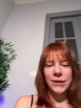 Snapshot of Oopsfoxy chatting on 10/25/25, 05:37 Oopsfoxy online show from 10/25/25, 05:37