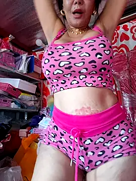 Snapshot of sweetieme chatting on 02/14/26, 12:40 sweetieme online show from 02/14/26, 12:40