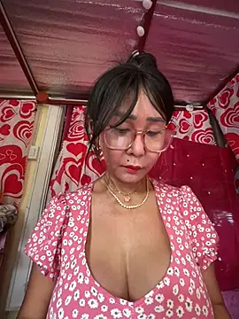 Snapshot of sweetieme chatting on 06/05/26, 01:34 sweetieme online show from 06/05/26, 01:34