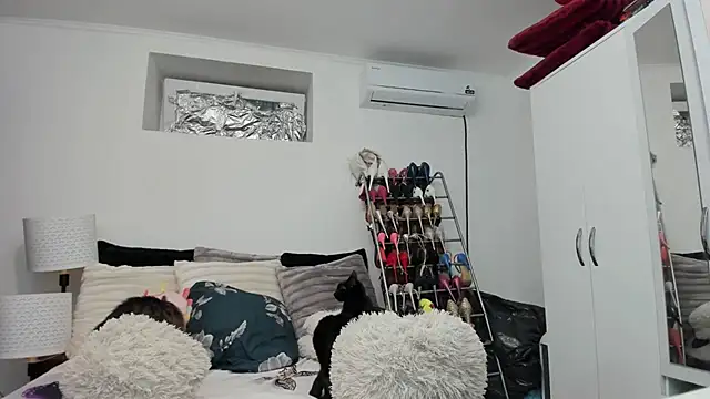 juliahayessxx online show from 09/10/25, 07:14