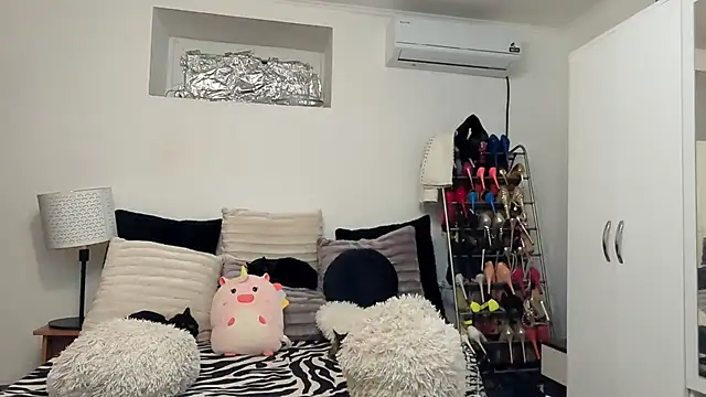 juliahayessxx online show from 12/02/25, 06:47