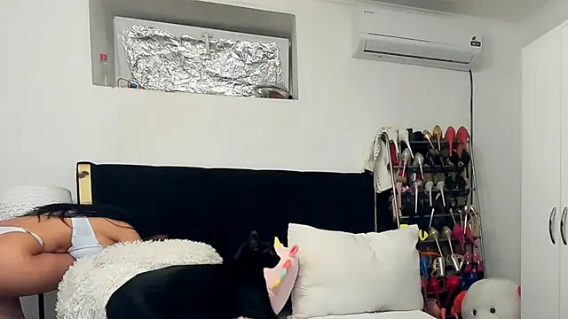 juliahayessxx online show from 06/14/26, 07:05