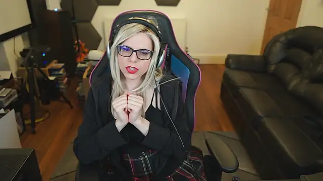 Snapshot of KelseyCobalt chatting on 02/16/25, 09:48 KelseyCobalt online show from 02/16/25, 09:48