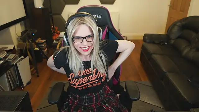 Snapshot of KelseyCobalt chatting on 02/20/25, 12:30 KelseyCobalt online show from 02/20/25, 12:30