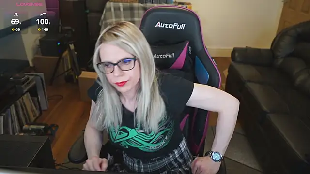 Snapshot of KelseyCobalt chatting on 10/19/25, 08:20 KelseyCobalt online show from 10/19/25, 08:20