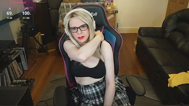 Snapshot of KelseyCobalt chatting on 10/20/25, 08:20 KelseyCobalt online show from 10/20/25, 08:20