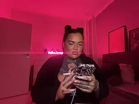  MelinaCurves  online show from 01/08/25, 10:37