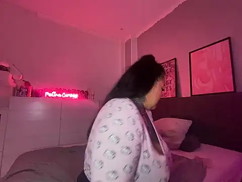  MelinaCurves  online show from 02/04/25, 09:52