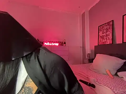  MelinaCurves  online show from 02/06/25, 09:38