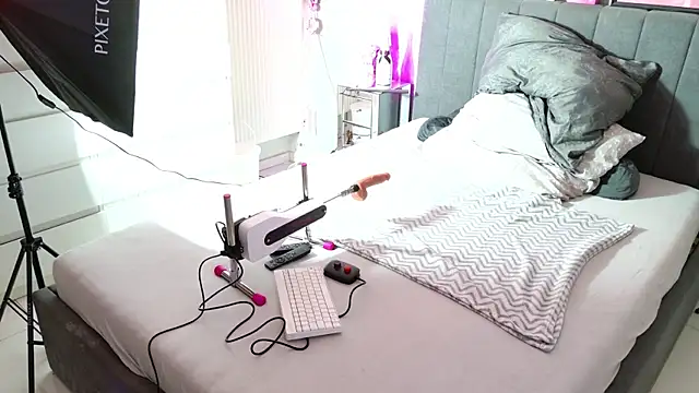  MelinaCurves  online show from 03/18/25, 09:21