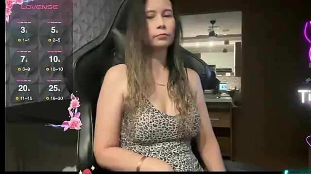 Snapshot of Leilacharlotte chatting on 12/14/25, 12:38 Leilacharlotte online show from 12/14/25, 12:38