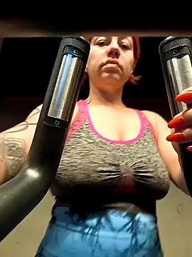 Snapshot of Ella__Kross chatting on 02/15/25, 09:38 Ella Kross online show from 02/15/25, 09:38