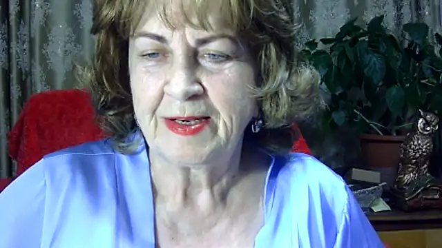 Emma52610 online show from 04/15/26, 04:47