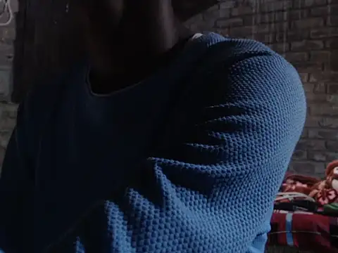 Snapshot of ThethunderPo chatting on 11/06/25, 02:34 ThethunderPo online show from 11/06/25, 02:34